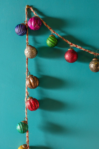 Garland with 20 Small Frosted Metallic Glass Baubles - Ian Snow