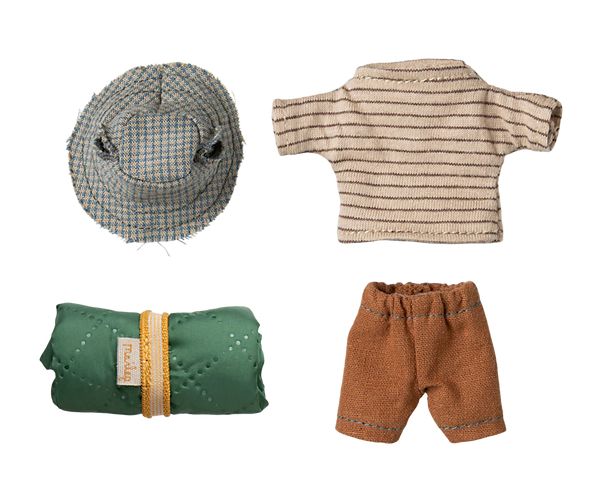 Clothing and accessories for a mouse soft toy